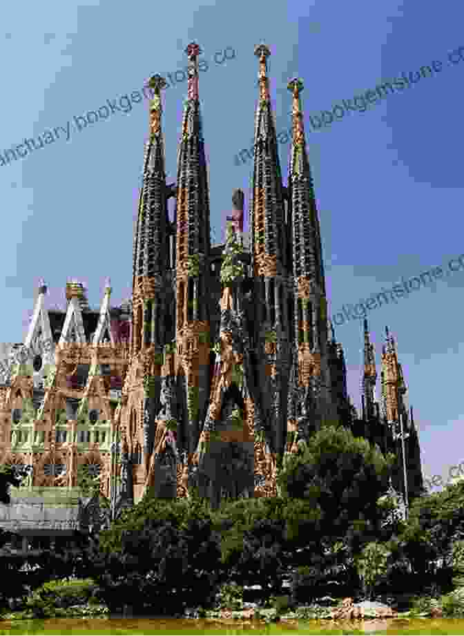 Sagrada Familia In Barcelona, Spain Istanbul Interactive City Guide: Multi Search In 10 Languages (Europe City Guides)